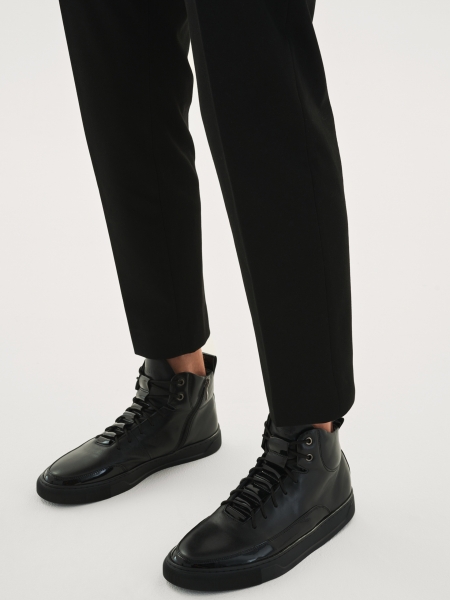 Férfi fekete tornacipő AJAKS