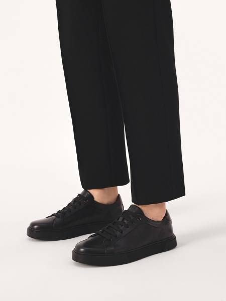 Fekete tornacipő barna betéttel SILVAN