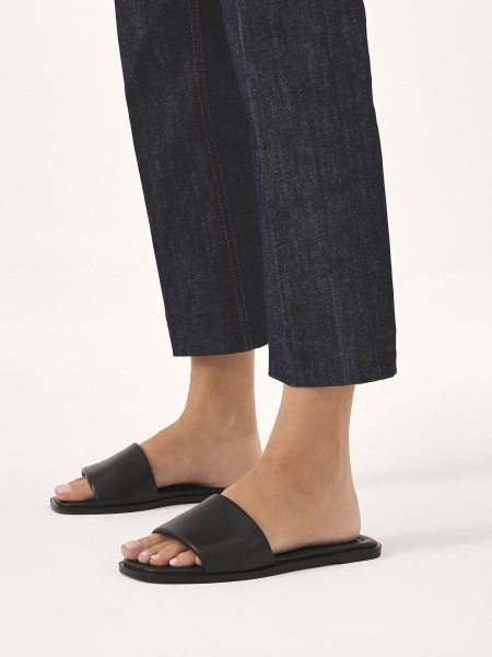 Fekete csúszdák lapos talppal  ALTEA