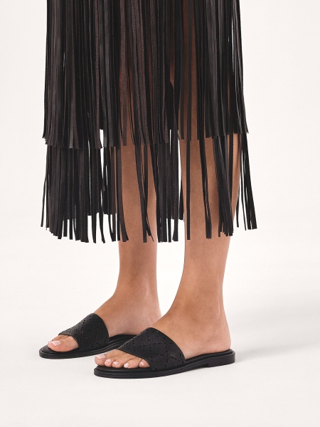 Fekete bőr csúszdák áttört díszítéssel  JOVITE