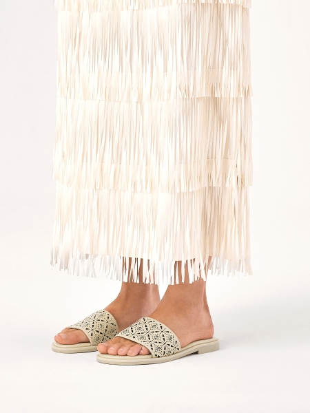 Krémszínű csúszdák széles, finom mintás pánttal JOVITE