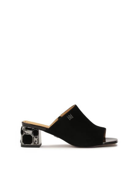 Fekete cipőpapucs strasszkövekkel a sarkán  FINA