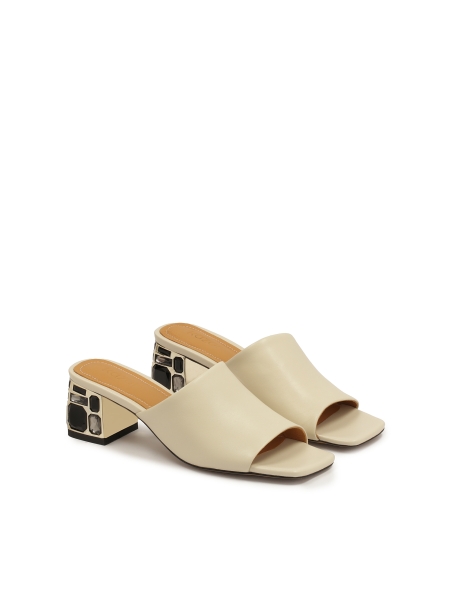 Elegáns, kövekkel díszített sarokkal ellátott cipellők  CARLYN