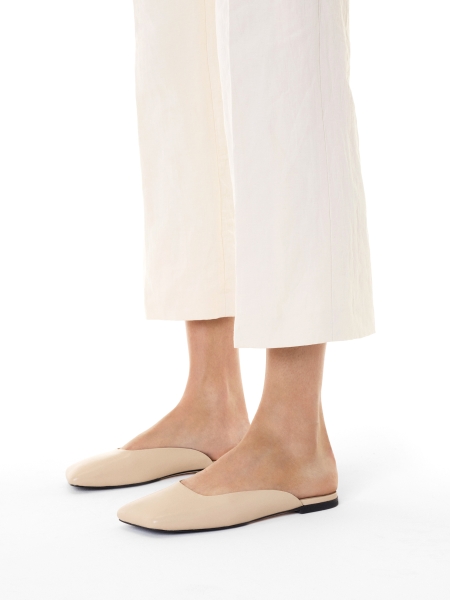 Bőr csúszdák lapos talppal, szögletes elülső résszel KS BRICE