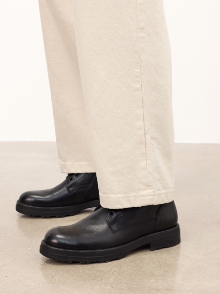 Fekete csizma cipzárral és kötéssel PAVELLI