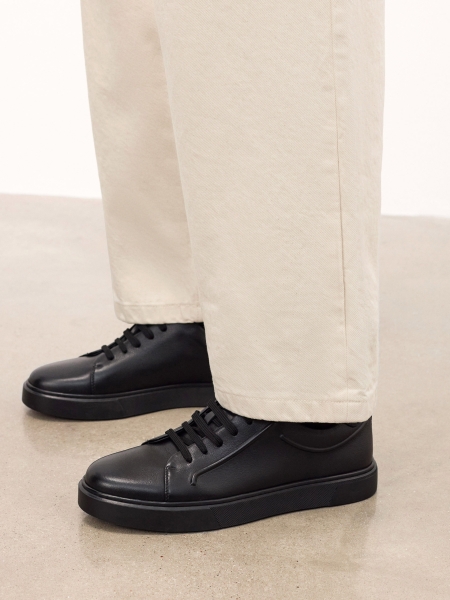 Fekete dombornyomott tornacipő SILVAN