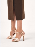 Bézs és arany szandál keresztbe tett pántokkal LILIAN