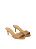 Mules alacsony tűsarkú, világosbarna színű cipellő  LUCIA