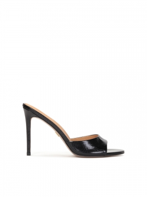 Dombornyomott bőrből készült fekete sarokcipők