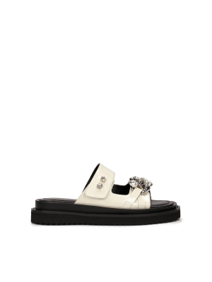 Lapos bőr csúszdák elegáns díszítéssel