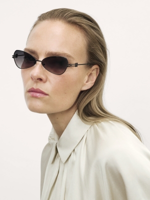 Fekete szemüveg egyedi halántékkal