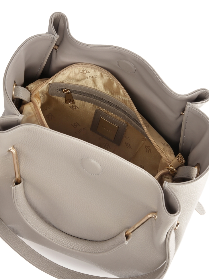 Szürke bőr kézitáska fém fogantyúval és pánttal ALEXANDRIA