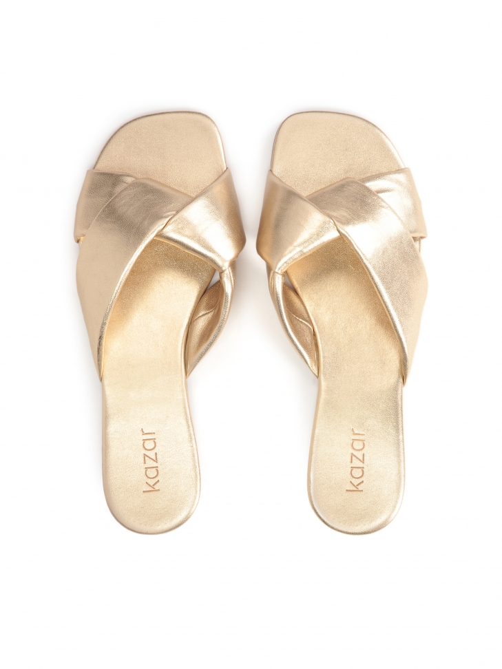 Aranyszínű bőrből készült lapos csúszdák ELANIE