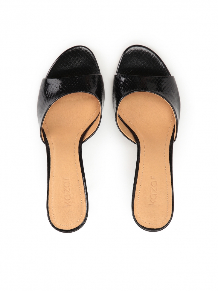 Dombornyomott bőrből készült fekete sarokcipők AUDE