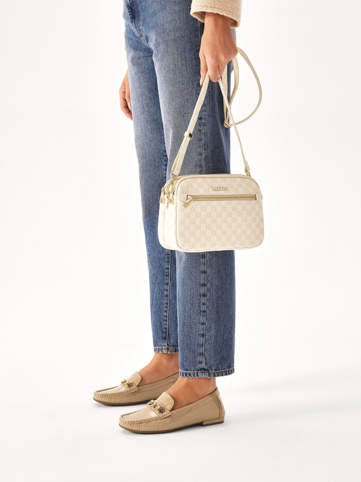 Lakkbőr mokaszin fém lánccal JANA