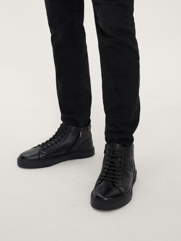 Férfi magas tornacipő monogrammal díszítve TRUXTON