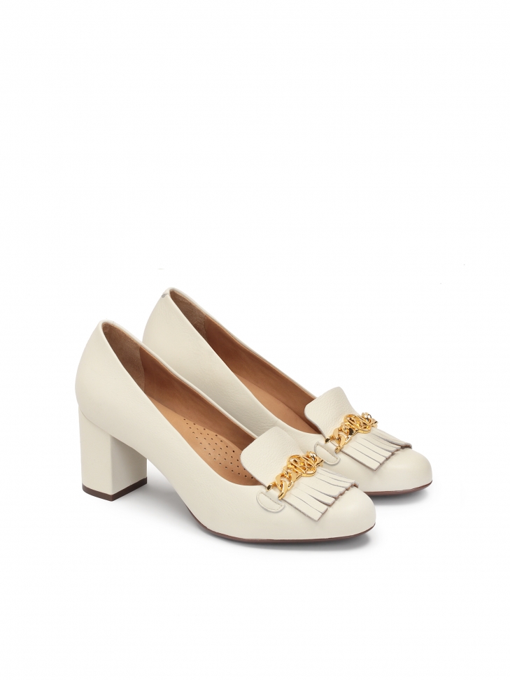 Pumps egy kényelmes sarokkal díszített bojtokkal díszített sarok WENDY