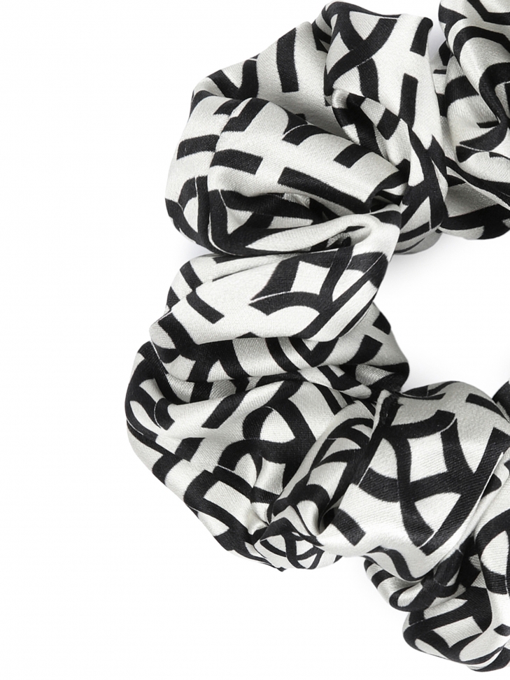 Szatén monogramos hajgumi KAZAR monogramokkal PAPILLON