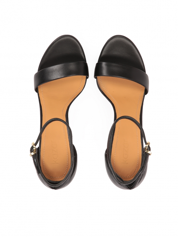 Magas sarkú platform szandál  KLARISSA