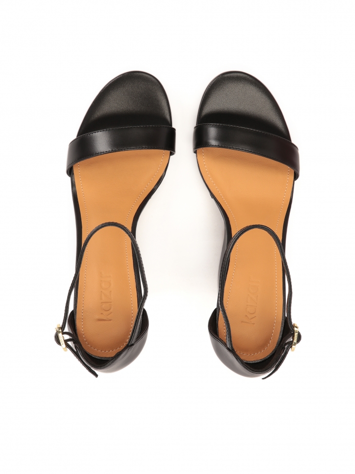 Szandálok fedett sarokkal, platformon PAMELA