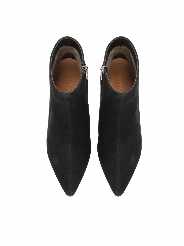 Klasszikus fekete szarvasbőr csizma tűsarkúval  CALUMET