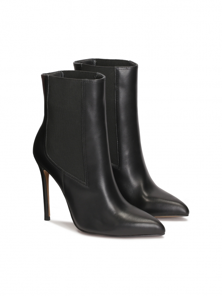 Fekete csúszósarkú csizma vékony sarokkal DAYLINE