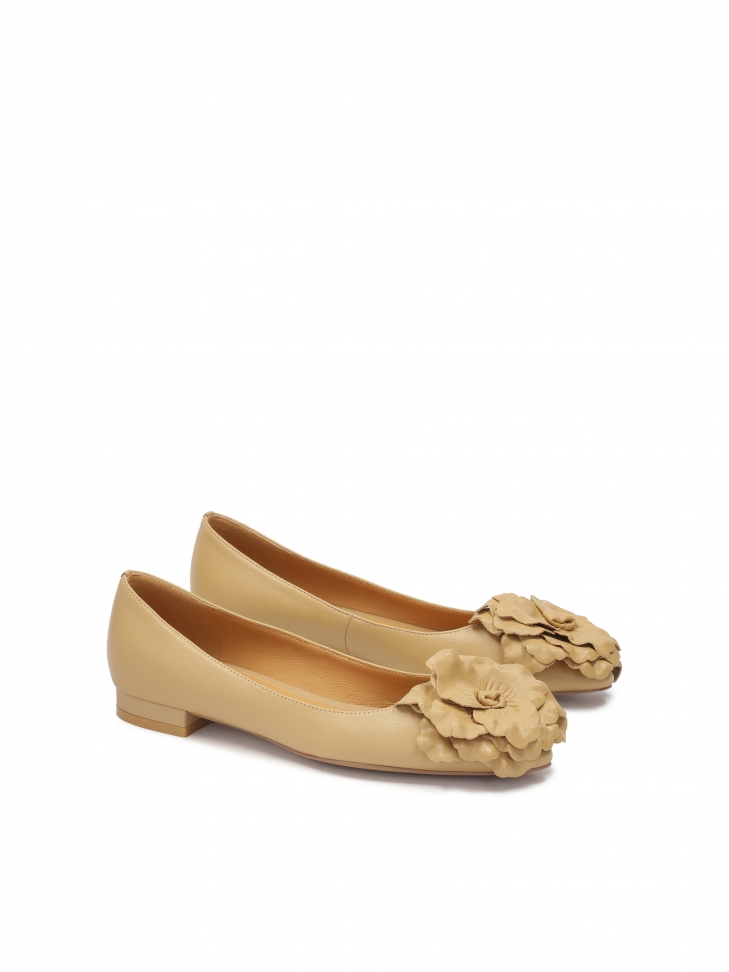 Bézs színű lapos virágos szivattyú LIWIA