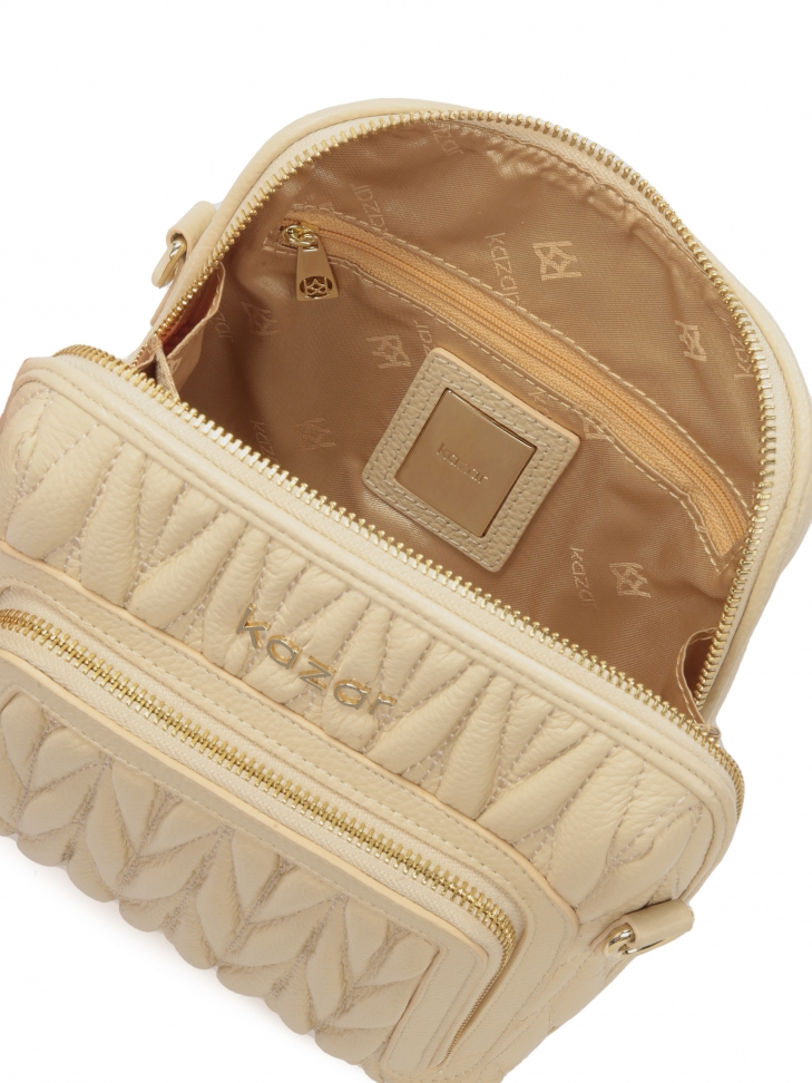 Bézs színű kézitáska feltűnő steppeléssel  CARIN