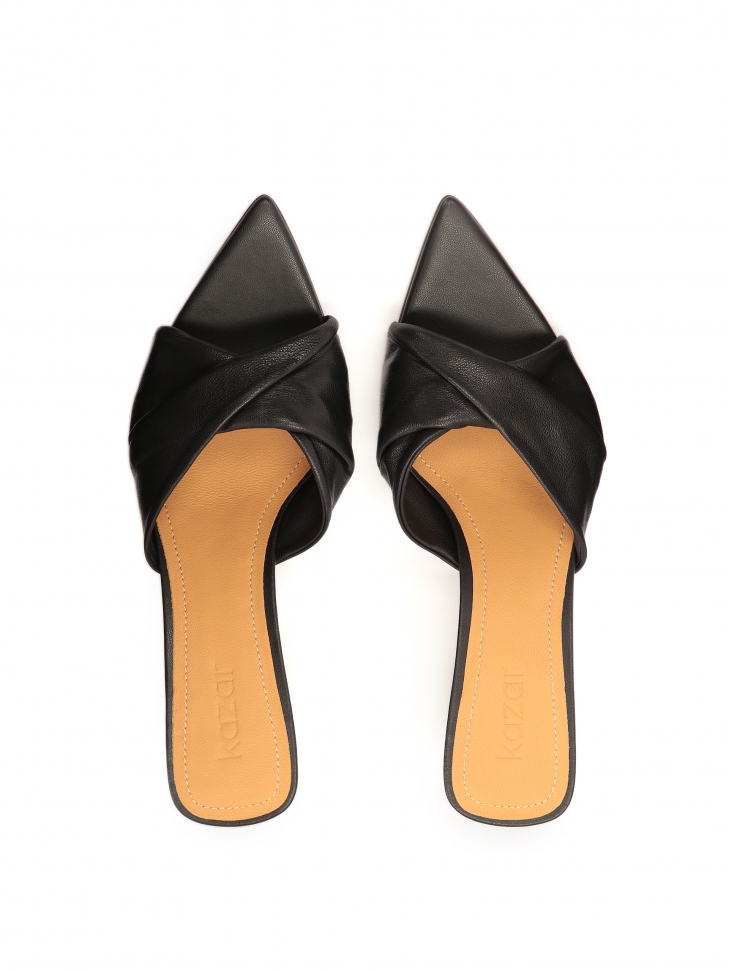 Fekete bőrből készült hegyes papucsok  ALIA