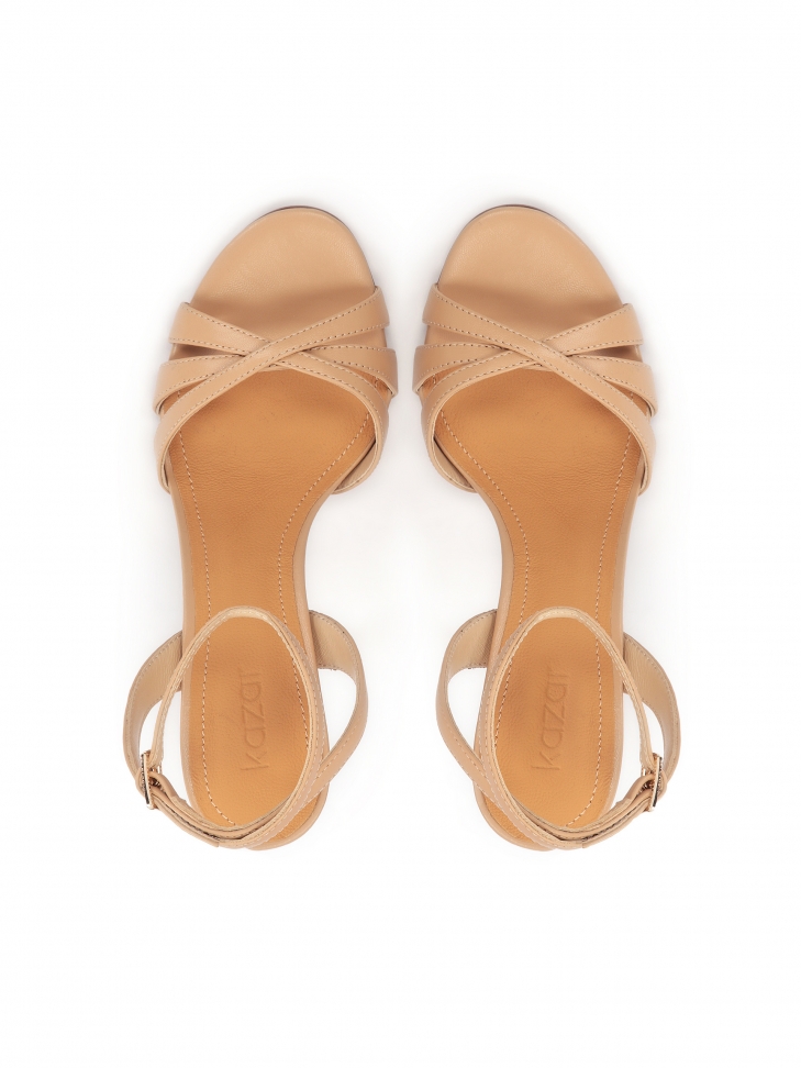 Bézs színű szandál magas, karcsú sarokkal EVA