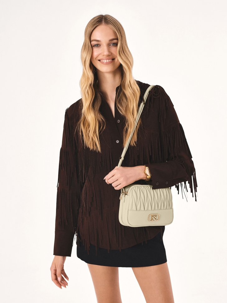 Bézs színű kézitáska feltűnő monogrammal KAZAR RITA