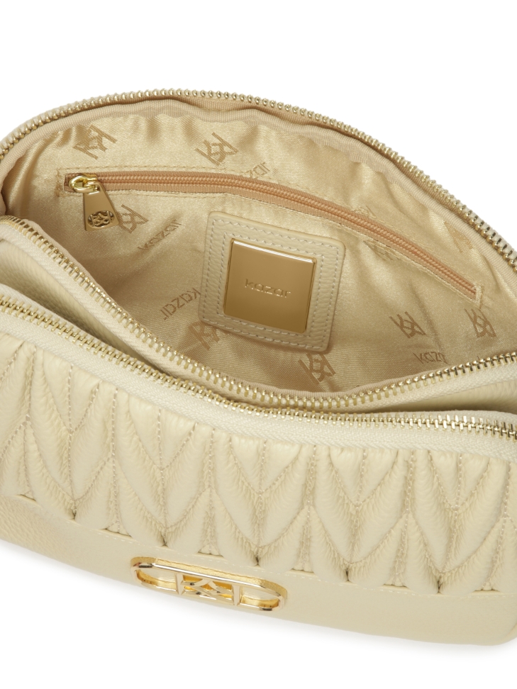 Bézs színű kézitáska feltűnő monogrammal KAZAR RITA