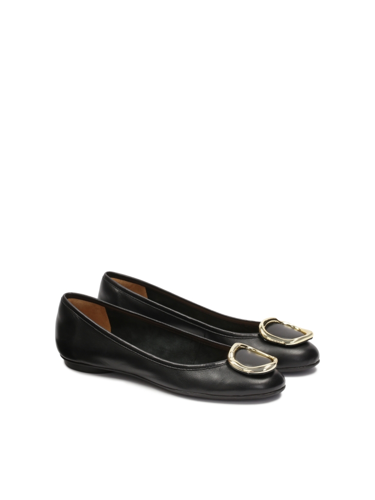 Fekete bőr balerinák nagy fém díszítéssel SEVILLA