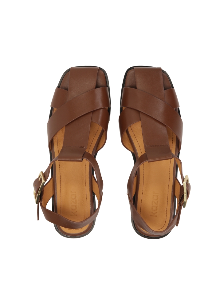 Barna szandál elöl pánttal MANORI