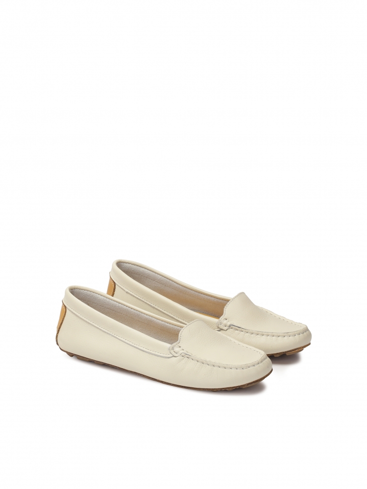 Bőr mokaszinok kontrasztos betéttel a sarkon  APRICOT