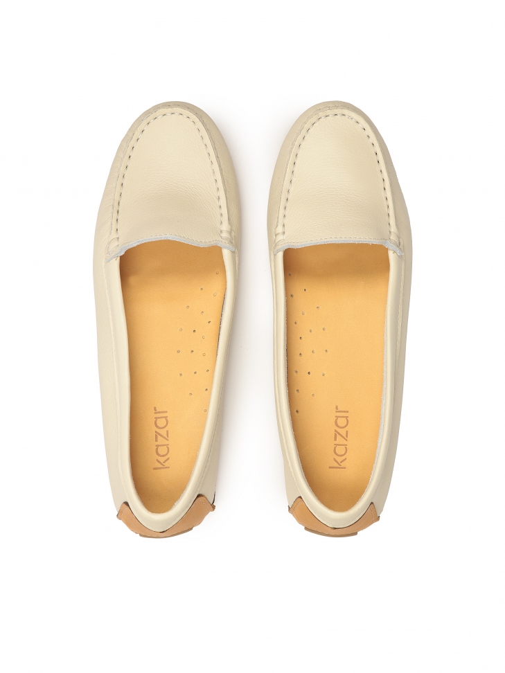 Bőr mokaszinok kontrasztos betéttel a sarkon  APRICOT