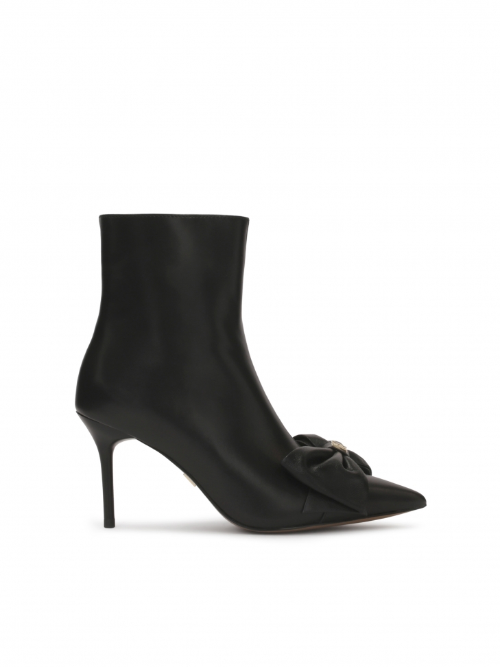 Klasszikus csizma nagy masnival GIZELA