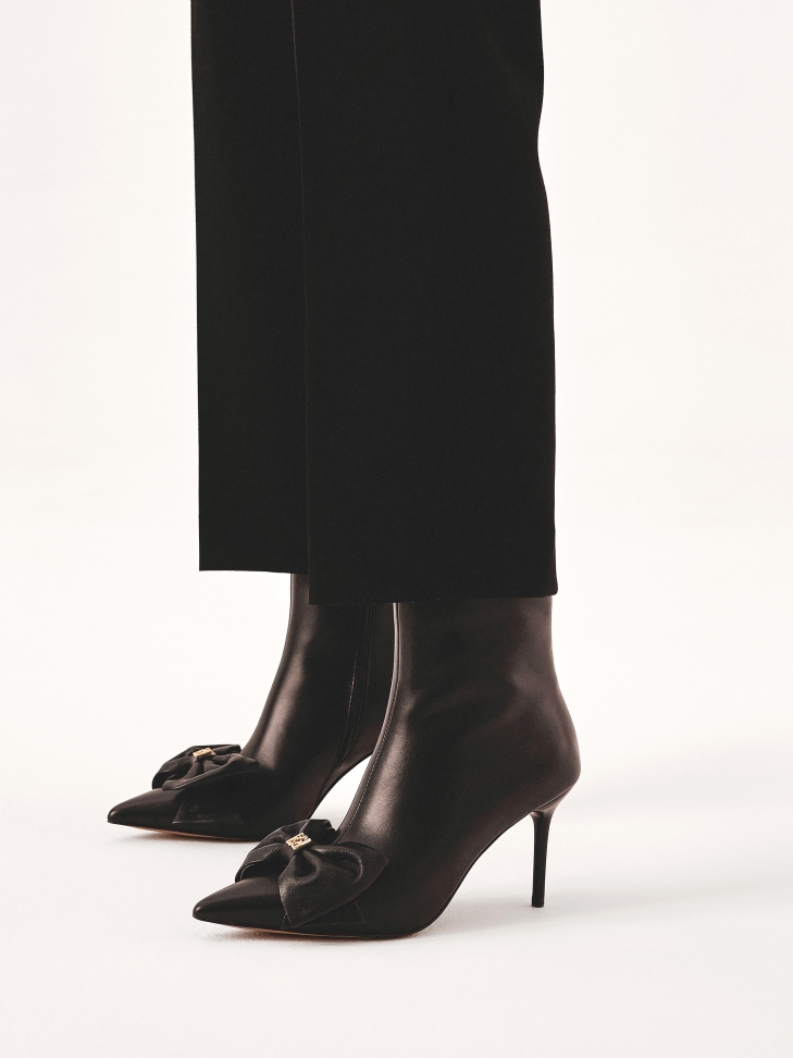 Klasszikus csizma nagy masnival GIZELA