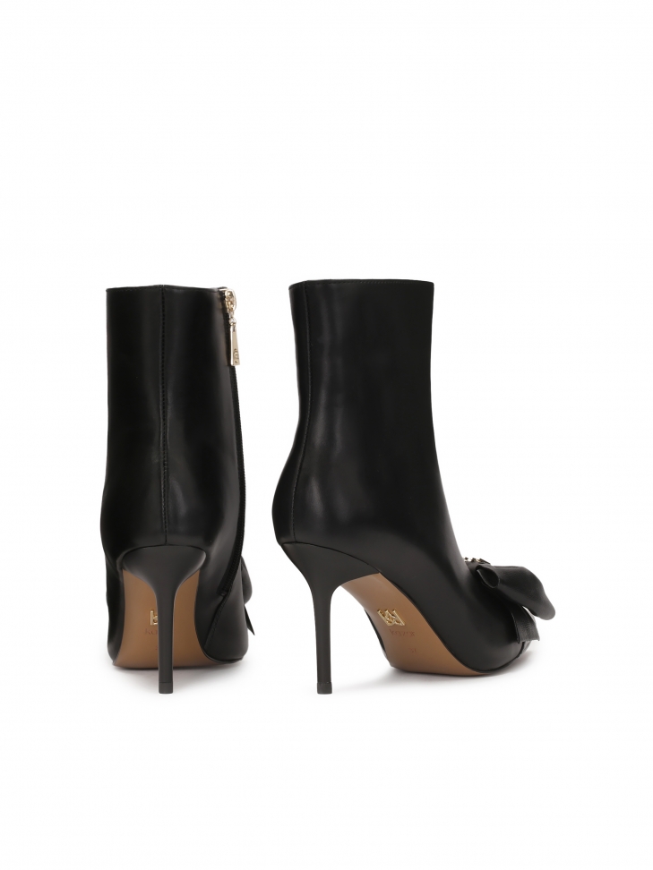 Klasszikus csizma nagy masnival GIZELA