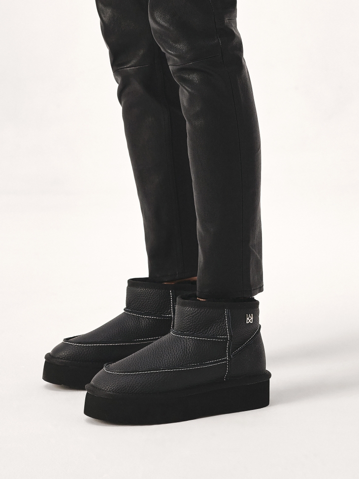 Fekete bőr hócsizma fehér cérnával ZULA