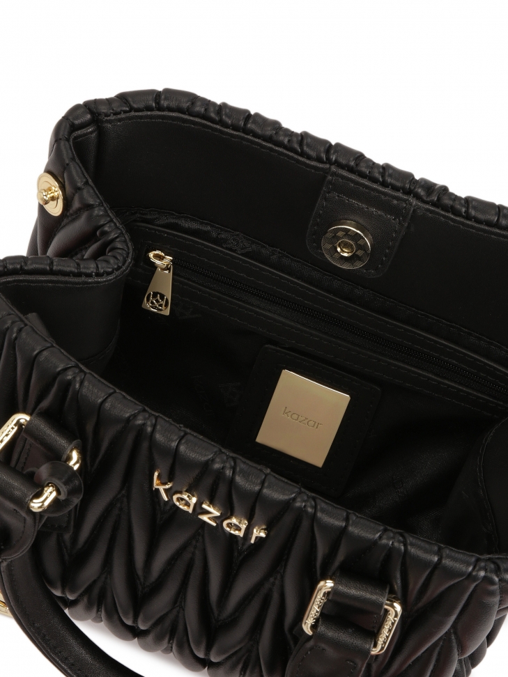 Feltűnő fekete kézitáska két fogantyúval és pánttal SAMIA