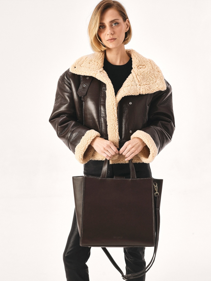 Barna minimalista kézitáska  DEBI