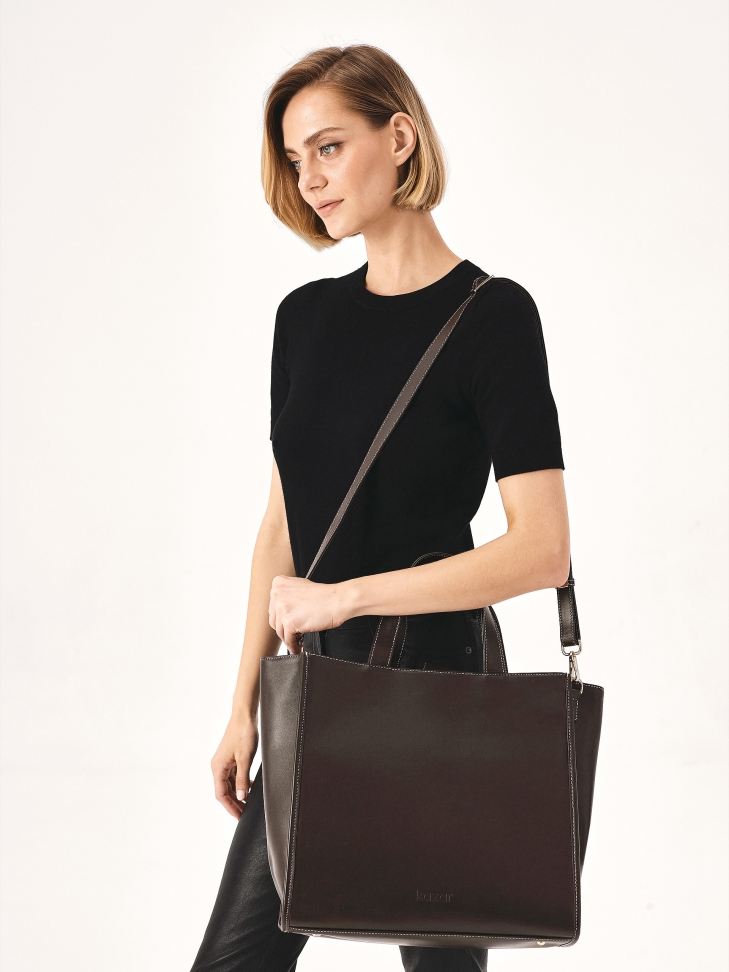 Barna minimalista kézitáska  DEBI