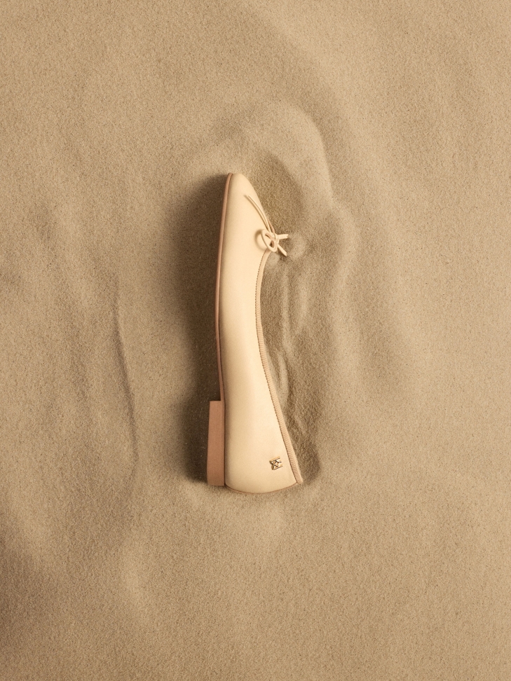 Krémszínű balerinák masnival az orron  EILEEN