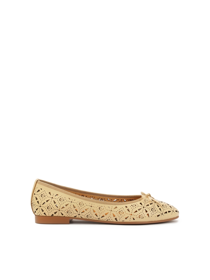 Bőr balerinák finom kivágott mintával EILEEN