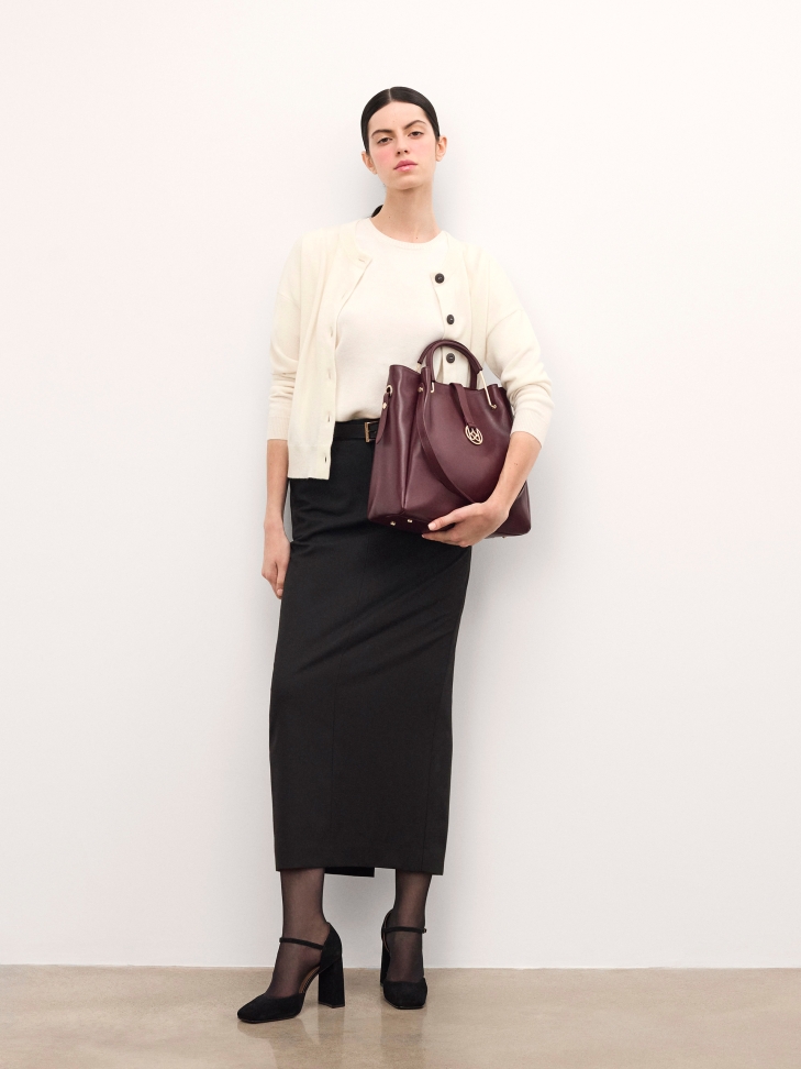 Szarvasbőr félig nyitott cipőjű szivattyú egy oszlopon ZELIA