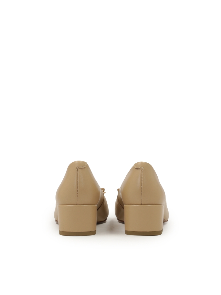 Bézs színű alacsony bőr szivattyú URSULE