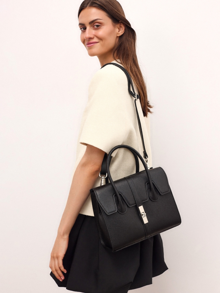 Fekete, csomagtartó alakú kézitáska FELICITE S