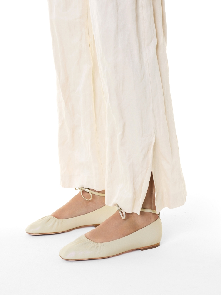 Krémszínű balerinák nyakkendővel KS SOLEIL
