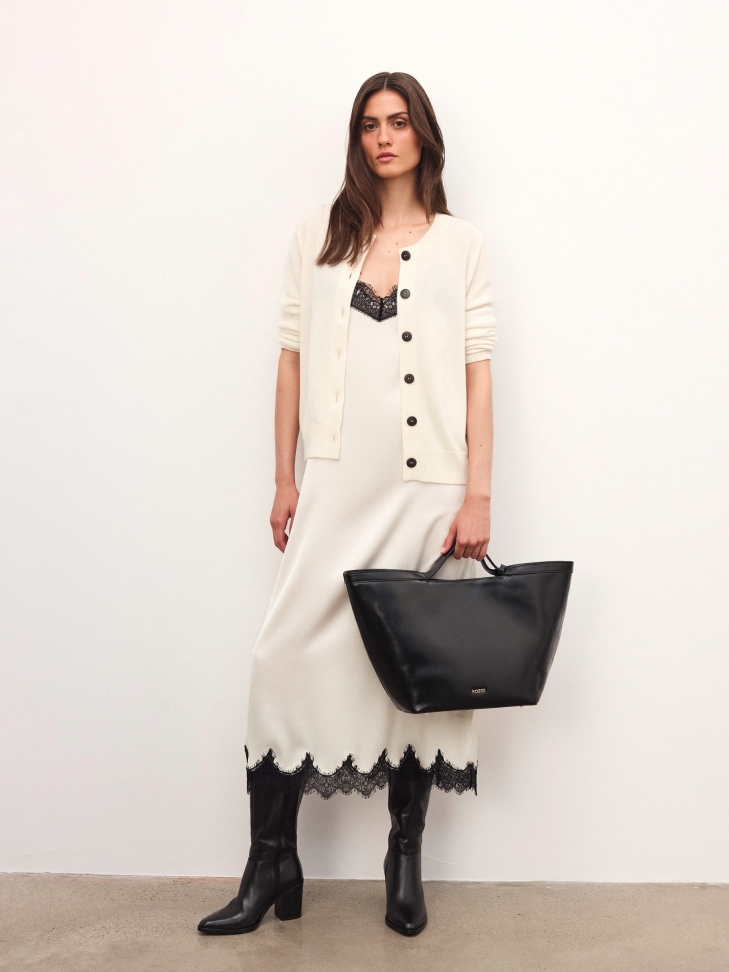 Elegáns fekete bőr kézitáska arany logóval RILEY